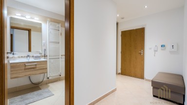 Exkluzivní byt 2+kk s předzahrádkou, terasou a garážovým stáním Praha 10 – Pitkovice