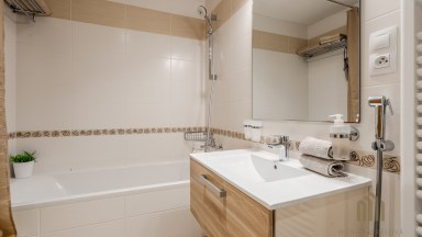 Exkluzivní byt 2+kk s předzahrádkou, terasou a garážovým stáním Praha 10 – Pitkovice