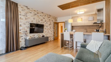 Exkluzivní byt 2+kk s předzahrádkou, terasou a garážovým stáním Praha 10 – Pitkovice