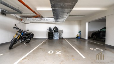 Exkluzivní byt 2+kk s předzahrádkou, terasou a garážovým stáním Praha 10 – Pitkovice