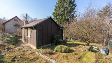 Nabídka přenechání pronájmu zahrádky s chatou v Praze 3 – Na Balkáně