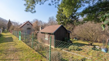 Nabídka přenechání pronájmu zahrádky s chatou v Praze 3 – Na Balkáně